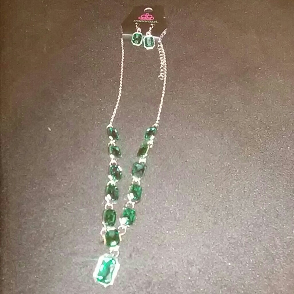 Paparazzi Necklace & Earring Set